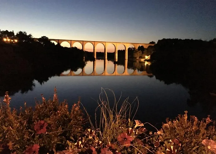 Maison La Roche D'hotes Le Vigeant